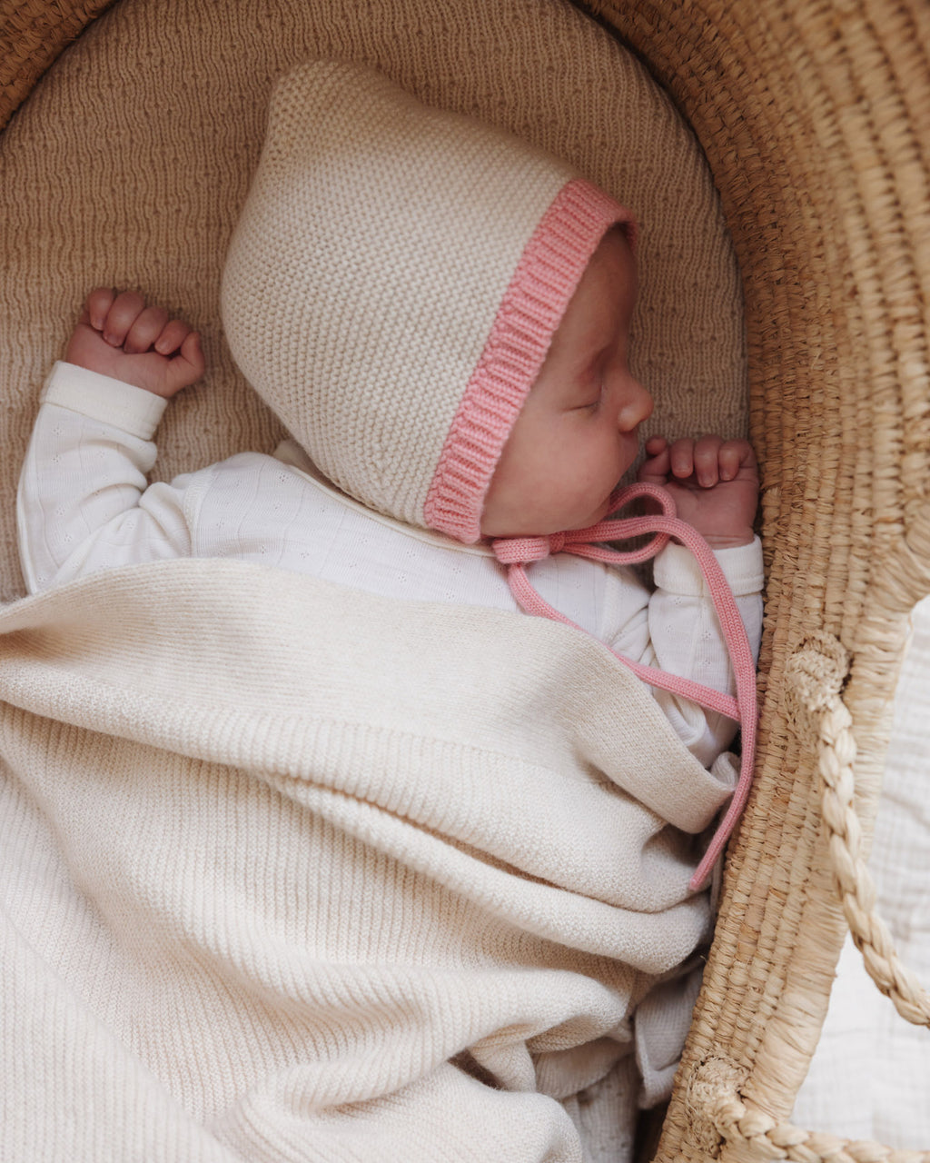 Merino Wool Bonnet - cream /bubblegum 