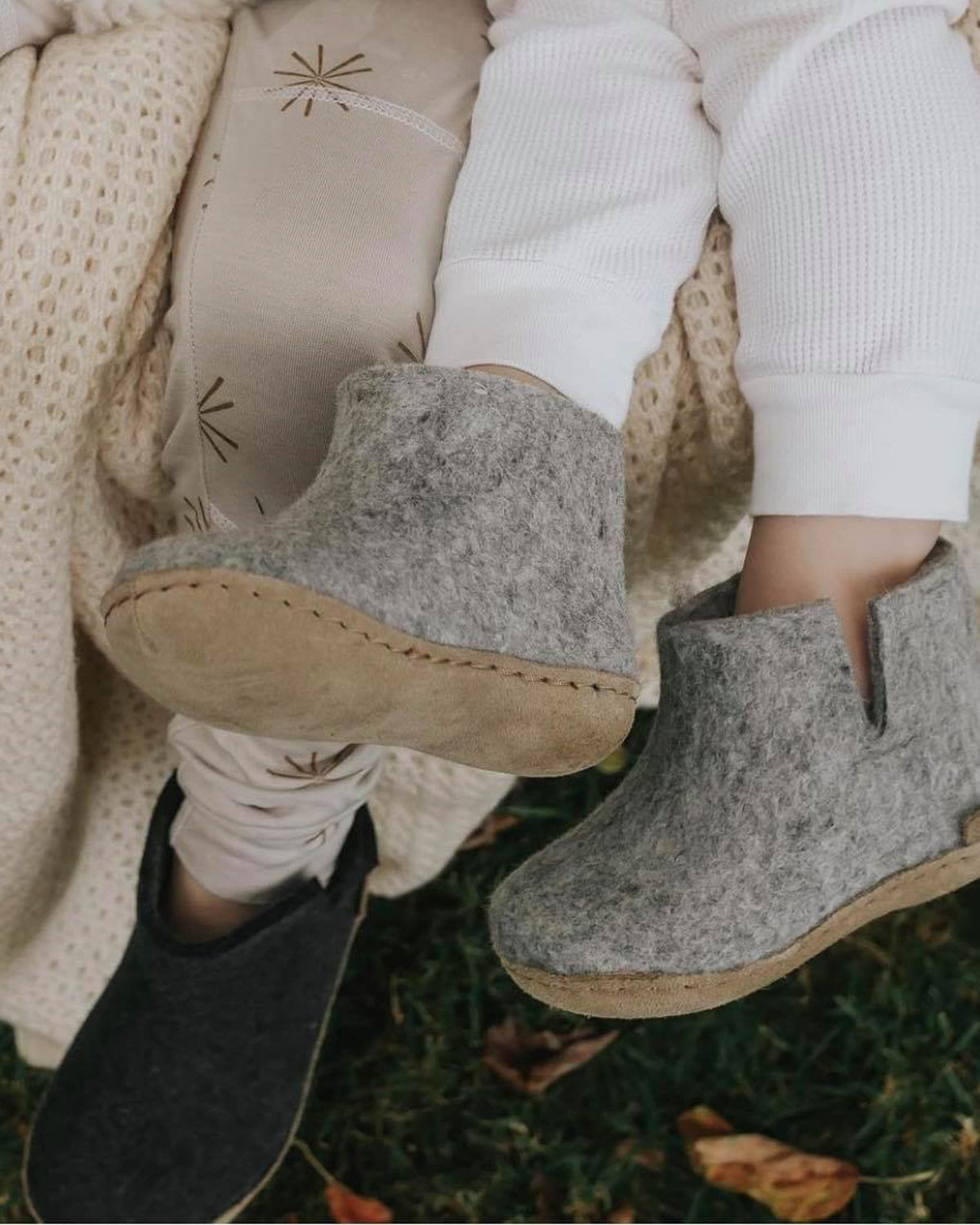 Children's slippers wool high - grey
