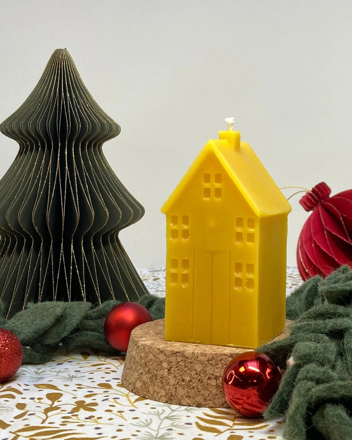 Beeswax candle - house 