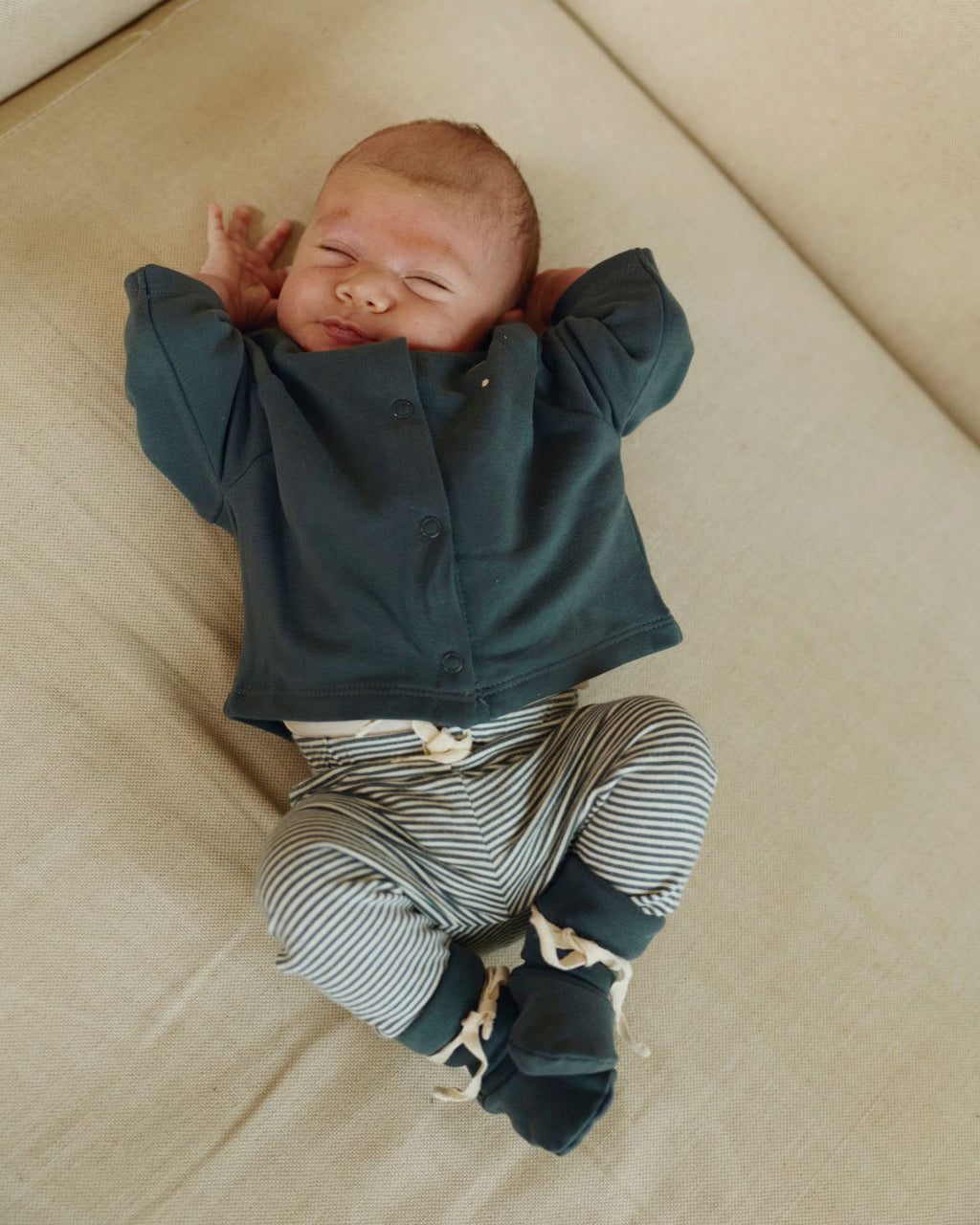 Baby raglan vest - blue gray