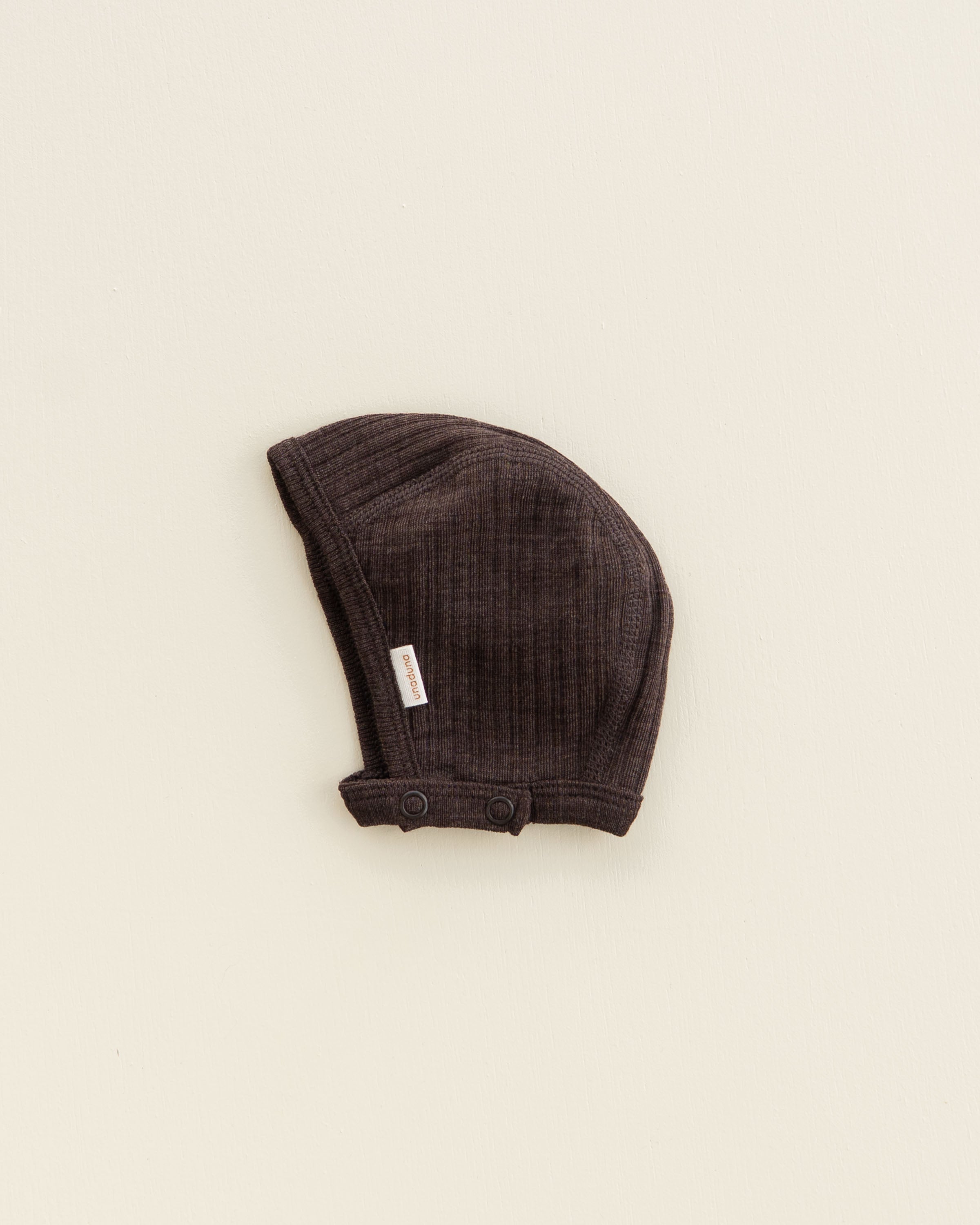 Bonnet with press stud rib wool/silk - wakame