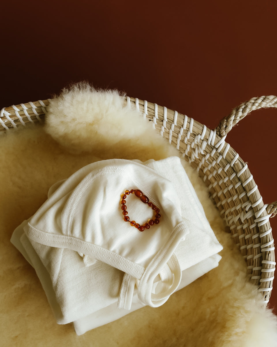 amber-barnsteen-newborn-armbandje-12-m-copyright-z
