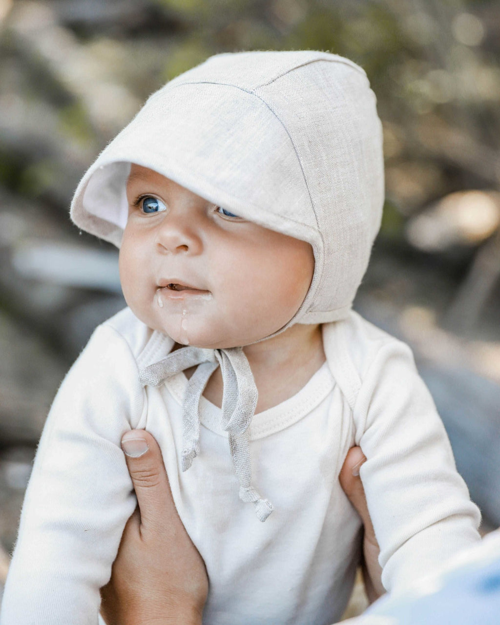 Briar handmade bonnet met kapje sand