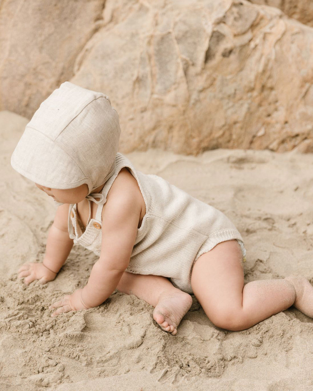 Briar linnen bonnet met kapje sand