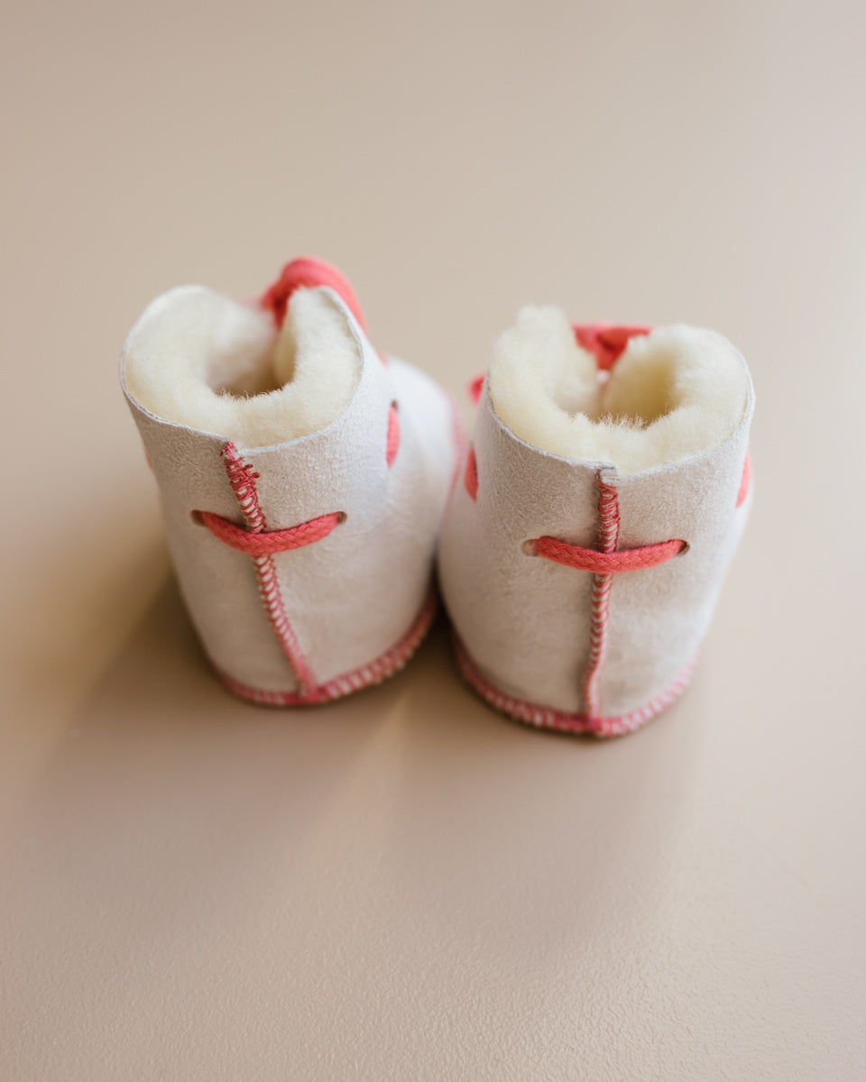 Christ booties pink wool copyright ziloen