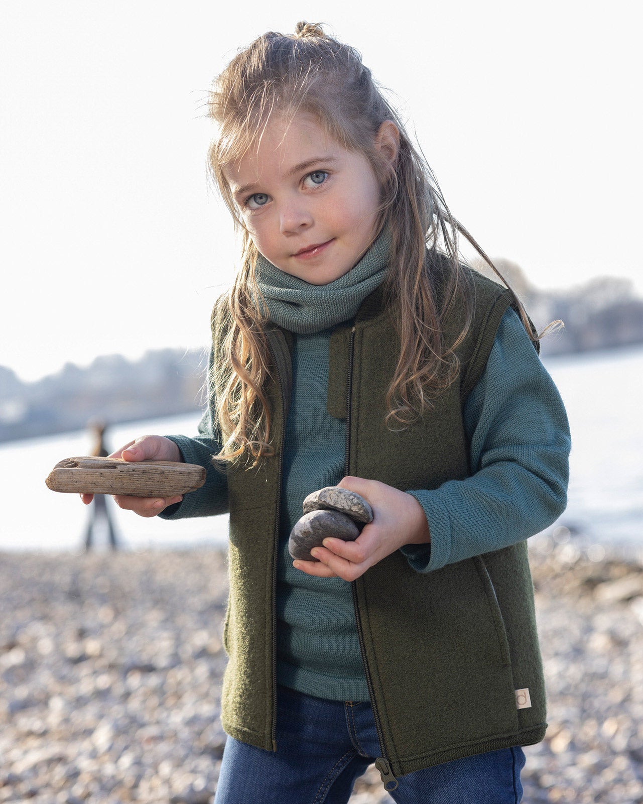 disana-bodywarmer-van-gekookte-wol-olive