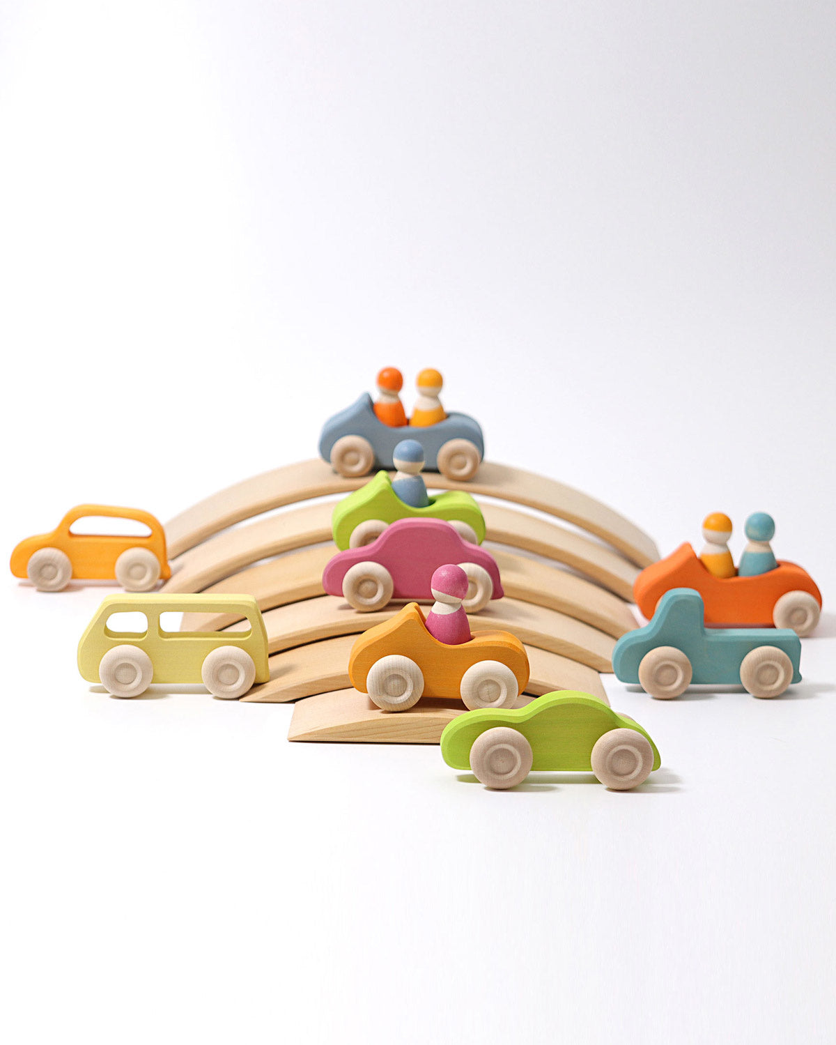 Grimms-houten-auto's-gekleurd-met-bogen-09120