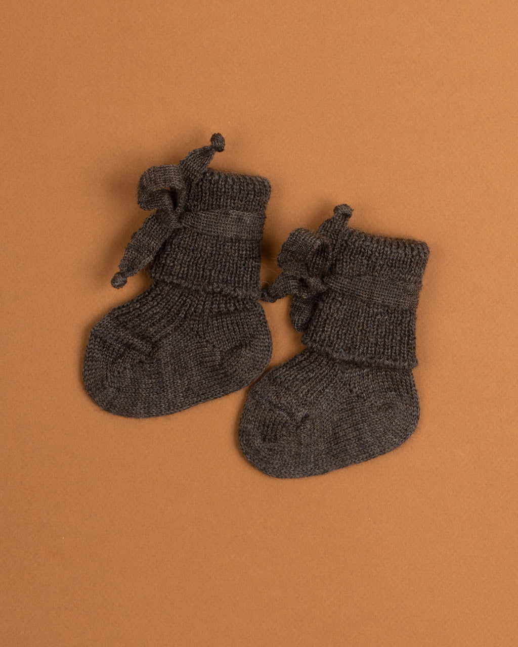 Hirsch-newborn-strik-sokjes-bruin-ziloen