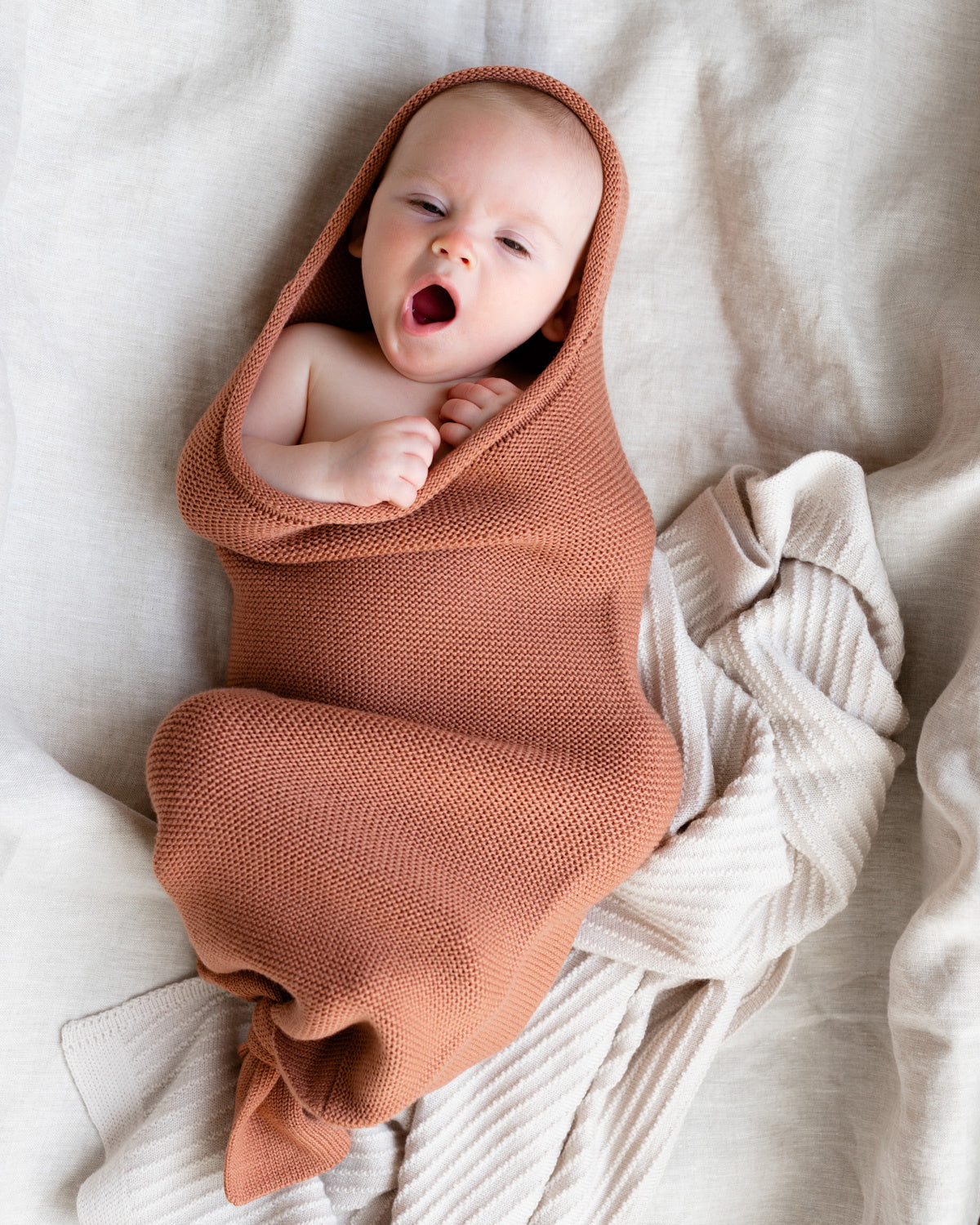 Hvid-baby-cocoon-brick