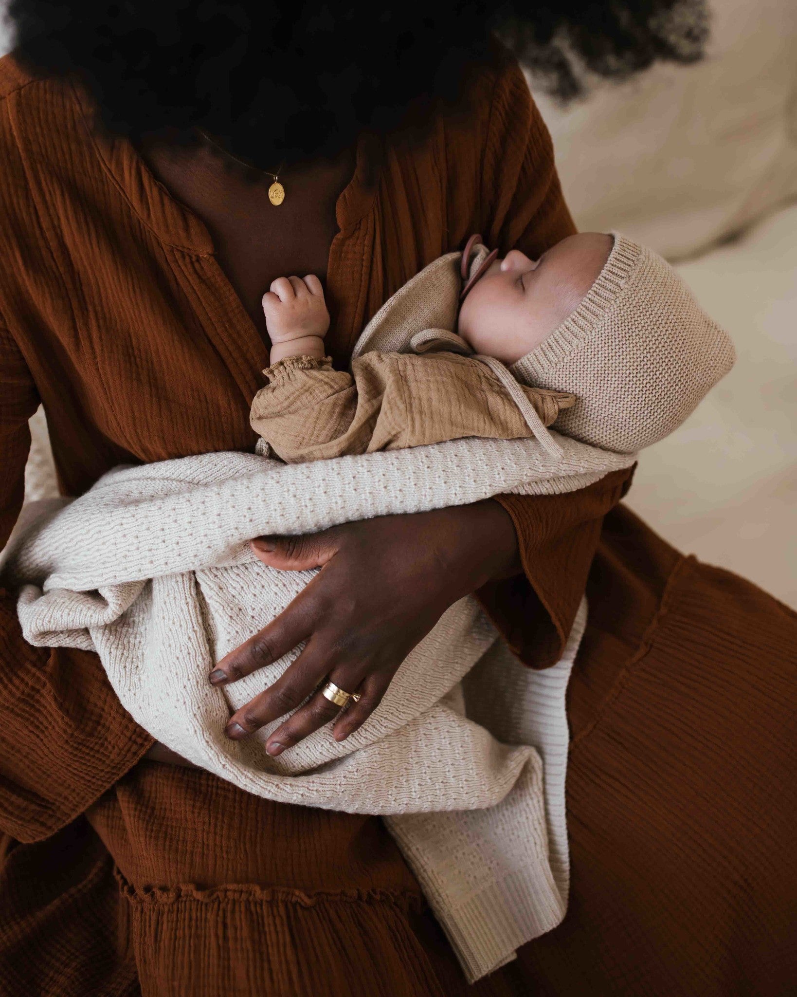 Hvid baby mutsje