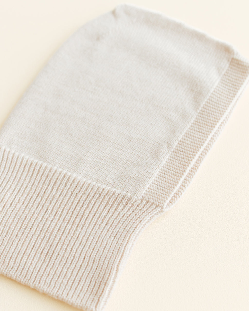 Hvid-Balaclava-van-merino-wol-Eddy---cream-2