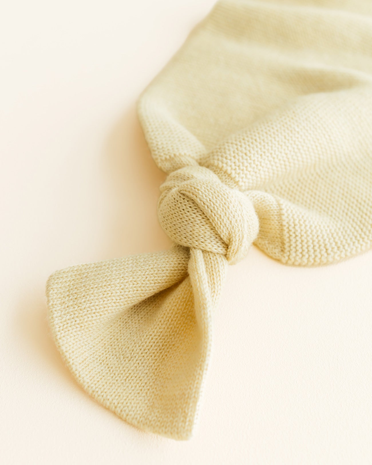 Hvid-Cocoon---light-yellow-2