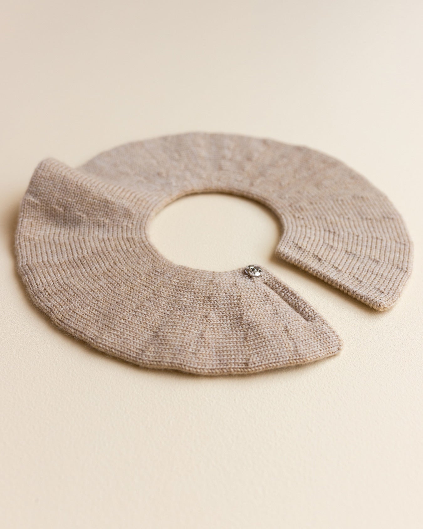 hvid-Collar-kraag---sand-3
