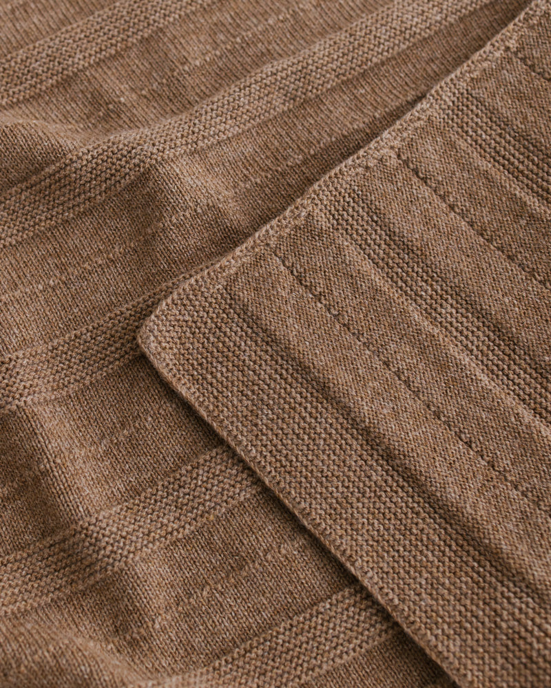 Hvid-Dekentje-Holly---walnut2