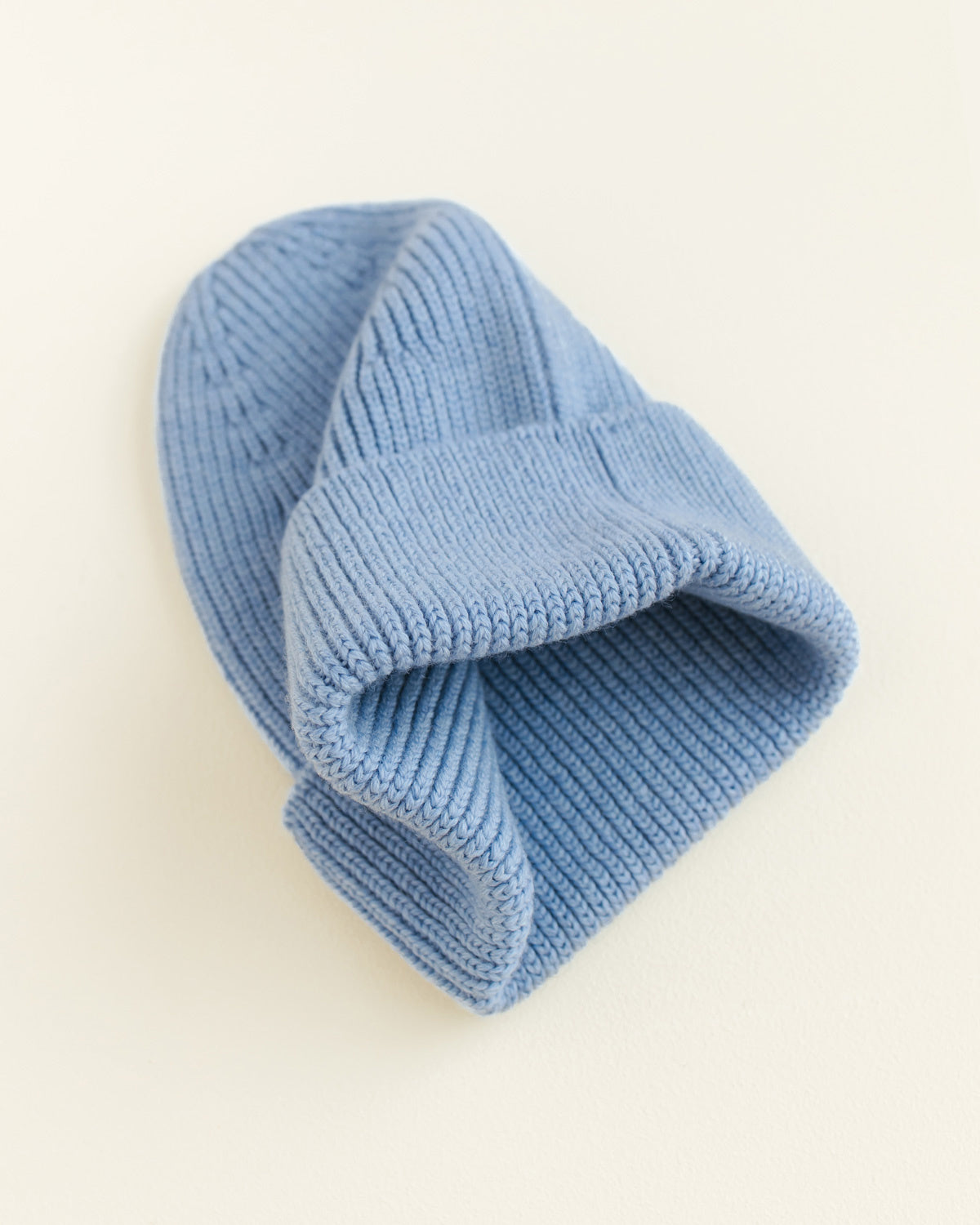 Hvid-Dikke-ribbeanie-Fonzie---light-blue-2