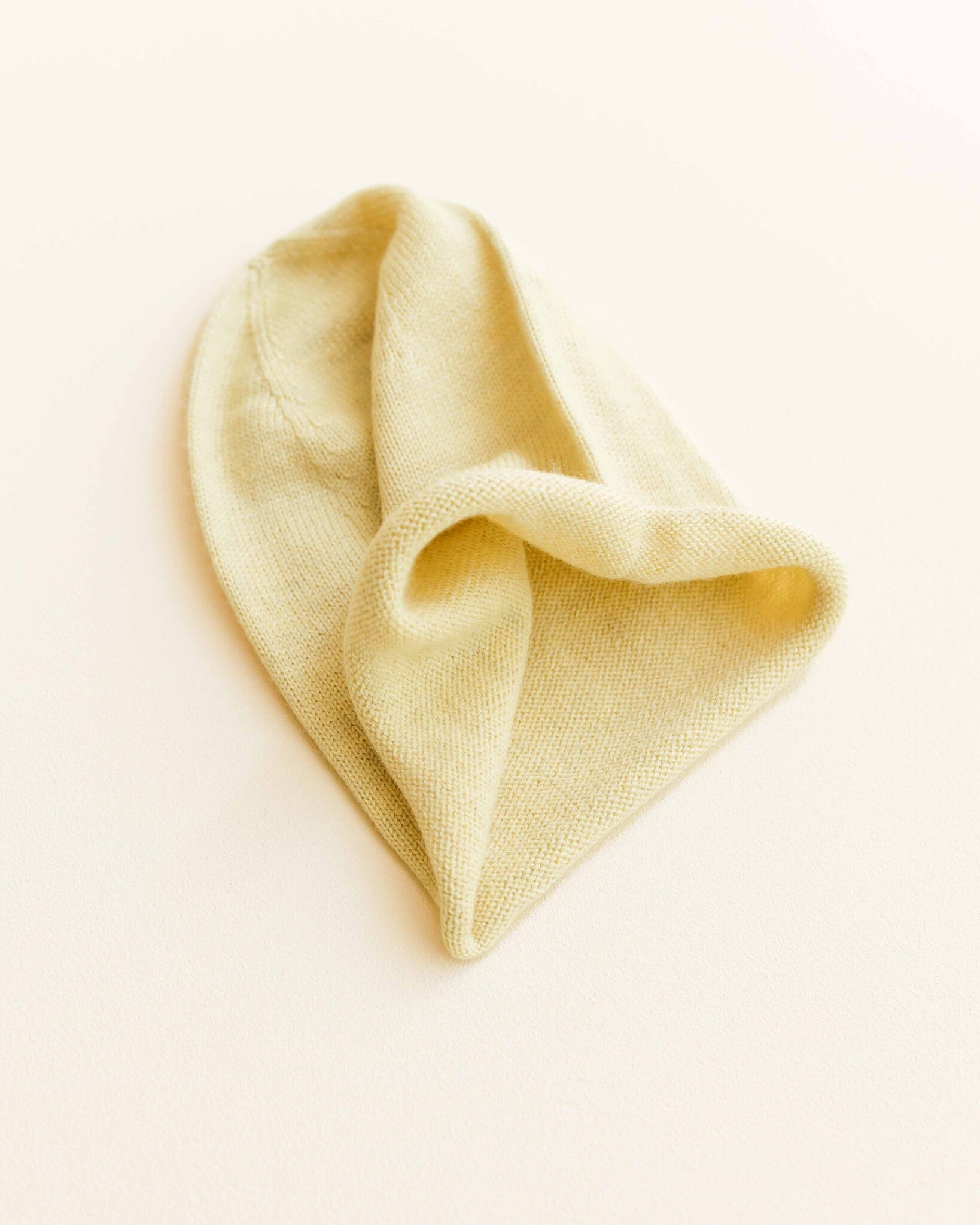 Hvid Efa beanie - light yellow2