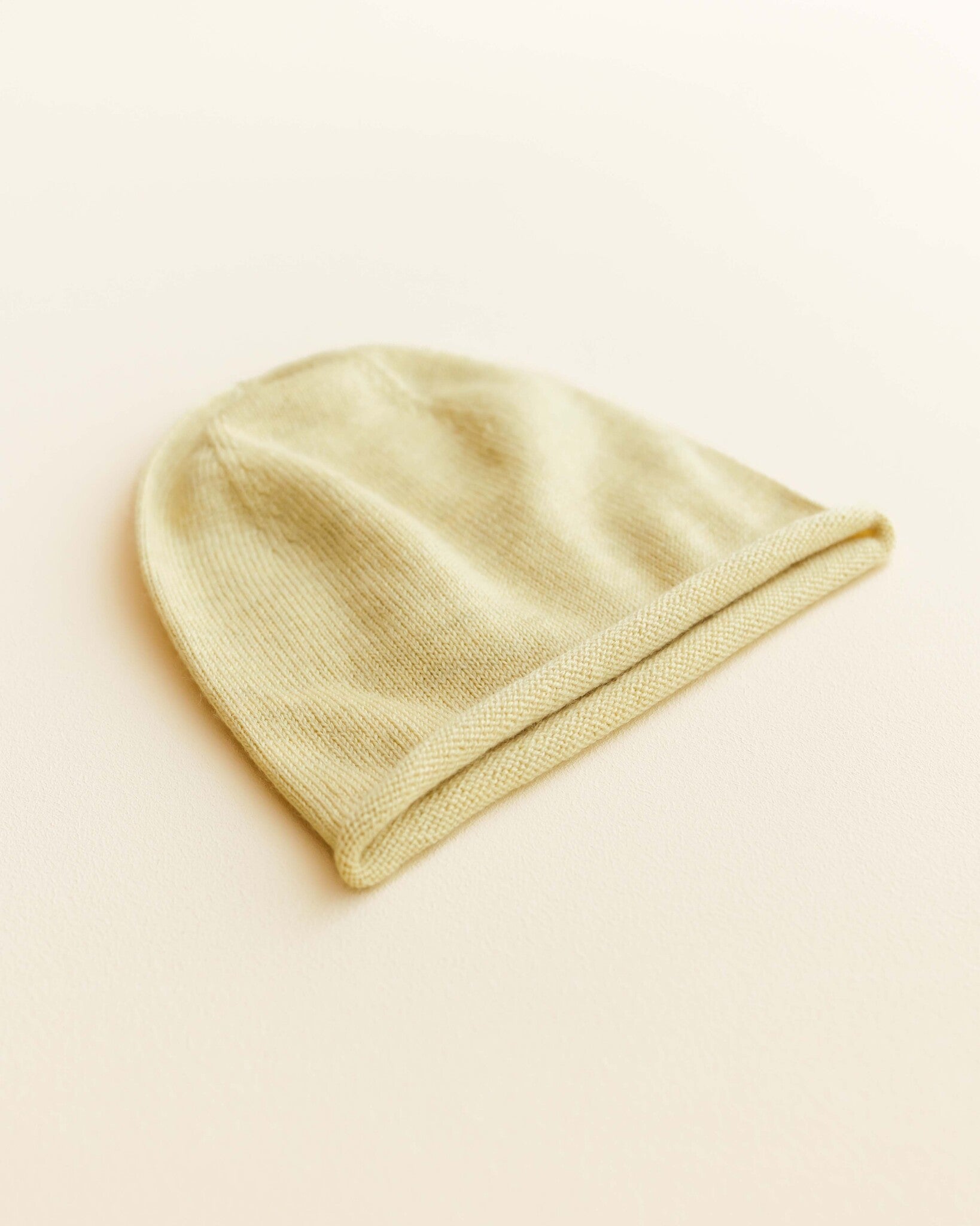 Hvid Efa beanie - light yellow3