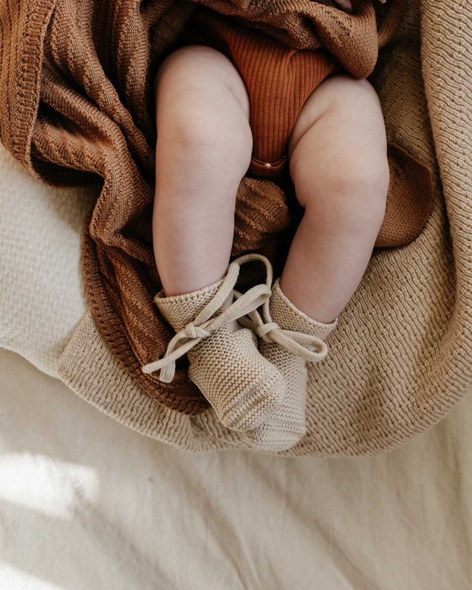 hvid-hvid-Slofjes-van-merino-wol---sand-3