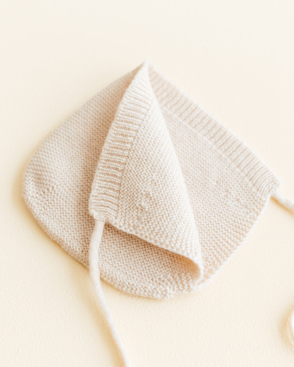 Hvid Newborn mutsje van merino wol - cream