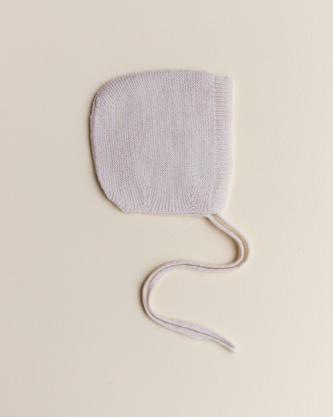 hvid-Newborn-mutsje-van-merino-wol---off-w
