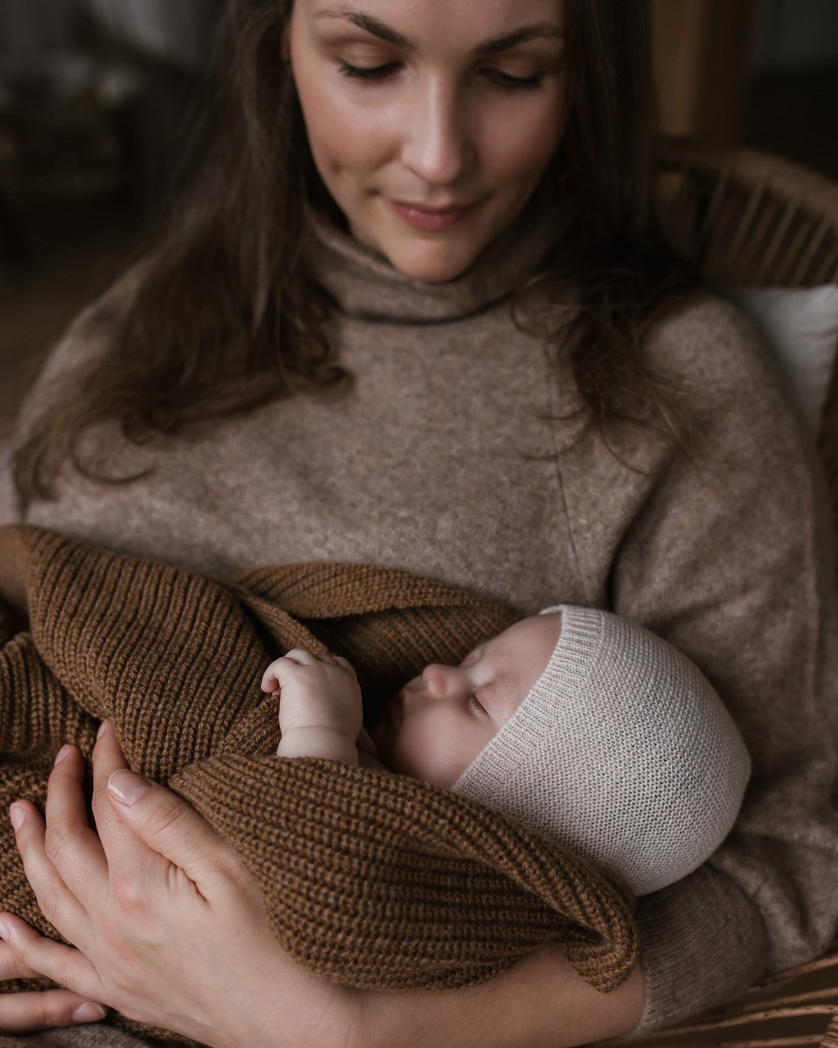 Hvid-Newborn-mutsje-van-merino-wol---off-white-3.0