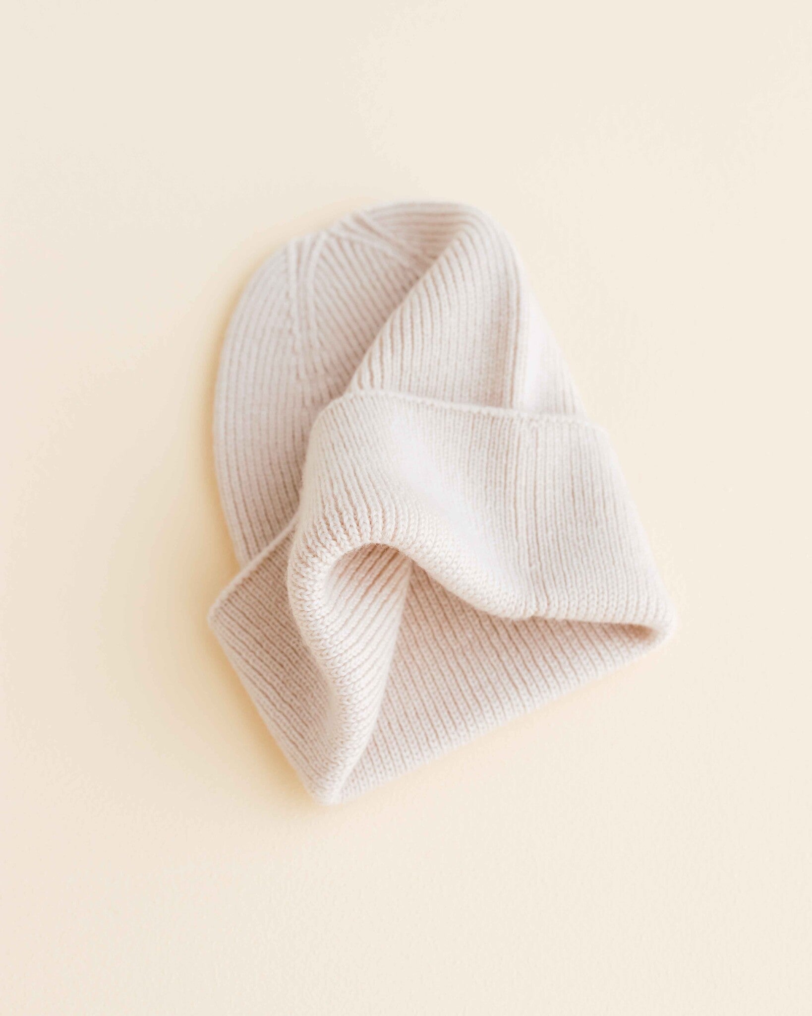 Hvid Ribbeanie newborn Fonzie - cream 3