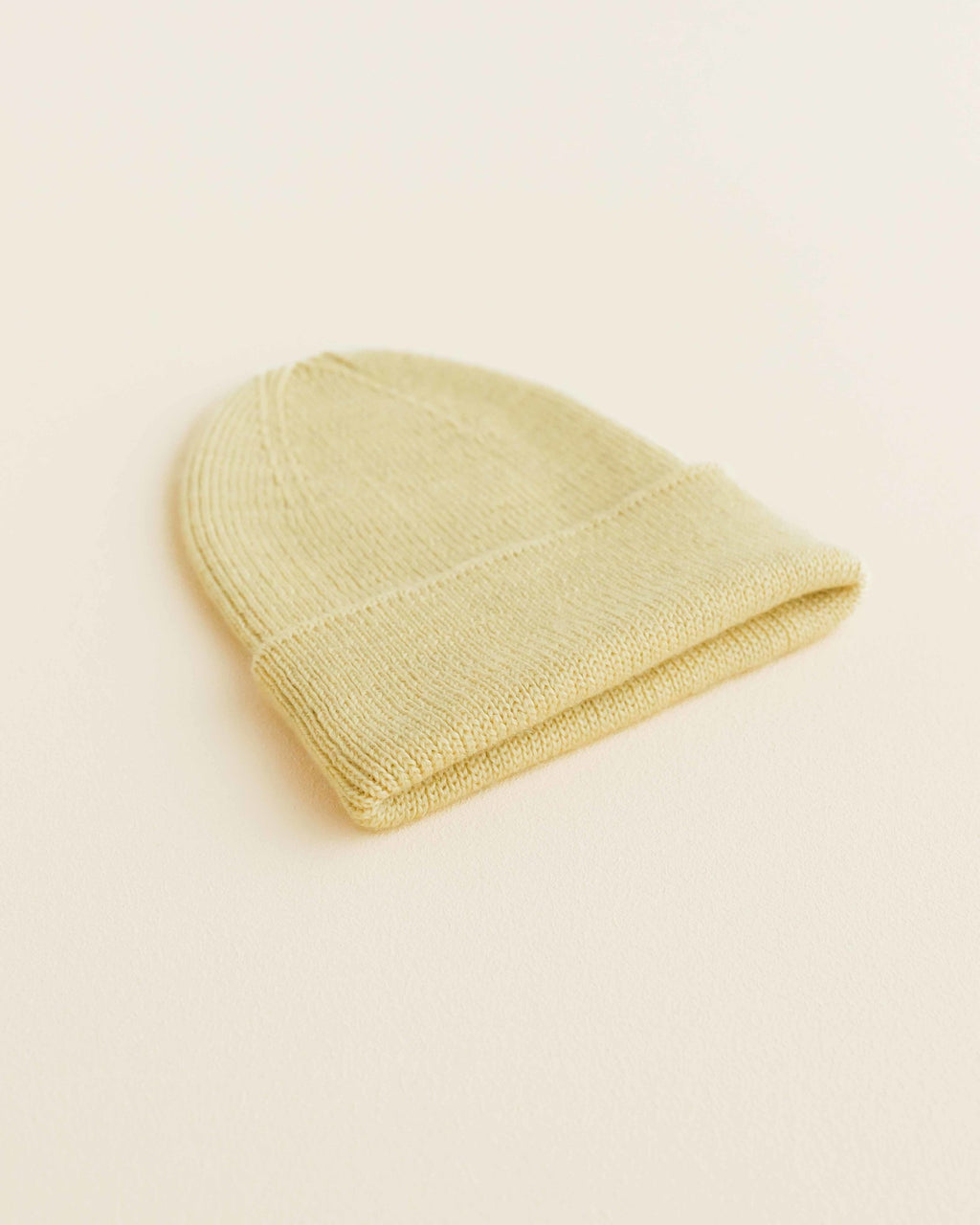 hvid Ribbeanie newborn Fonzie - light yellow 2