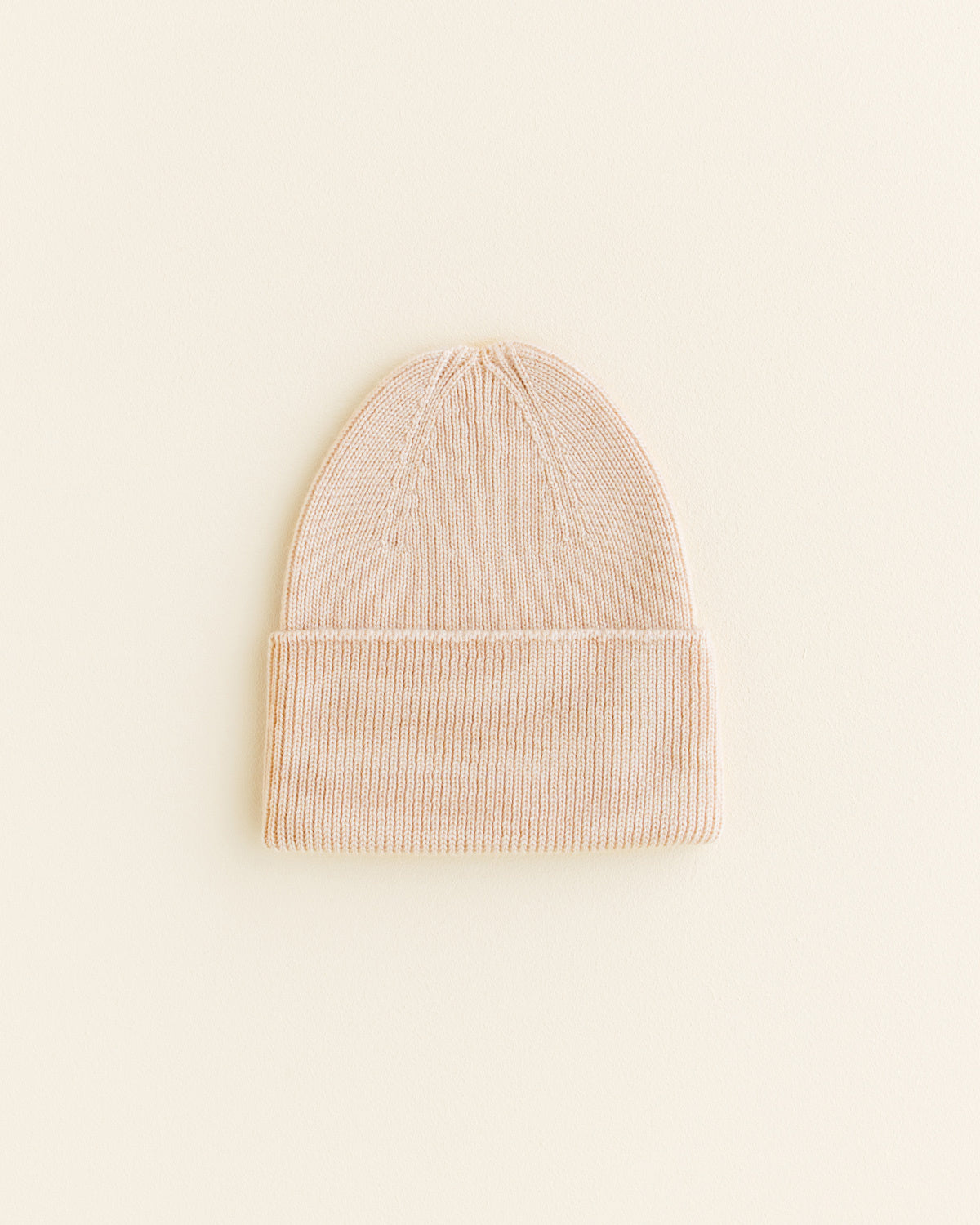 Hvid-Ribbeanie-newborn-Fonzie---oat