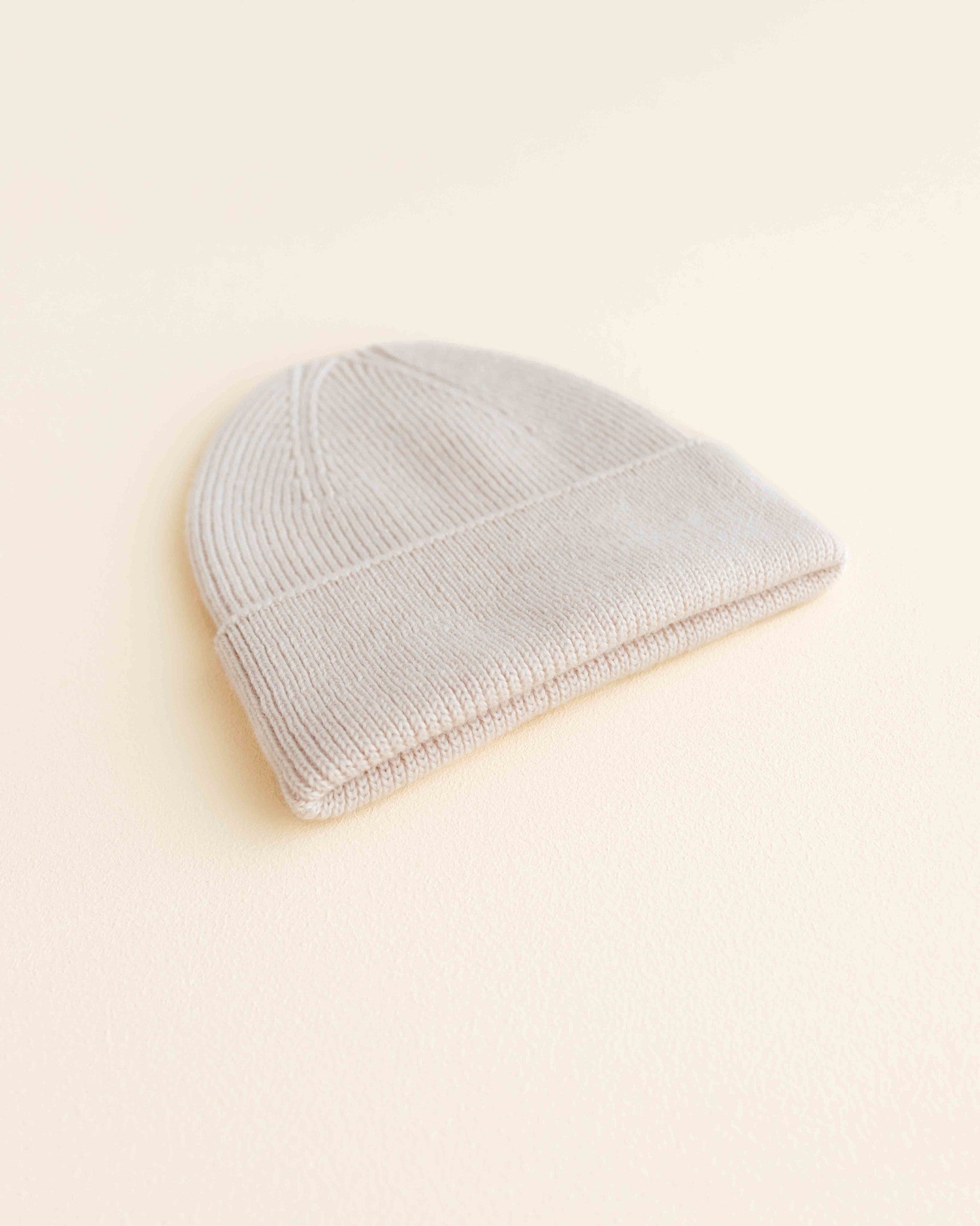 hvid Ribbeanie newborn Fonzie - off white 2
