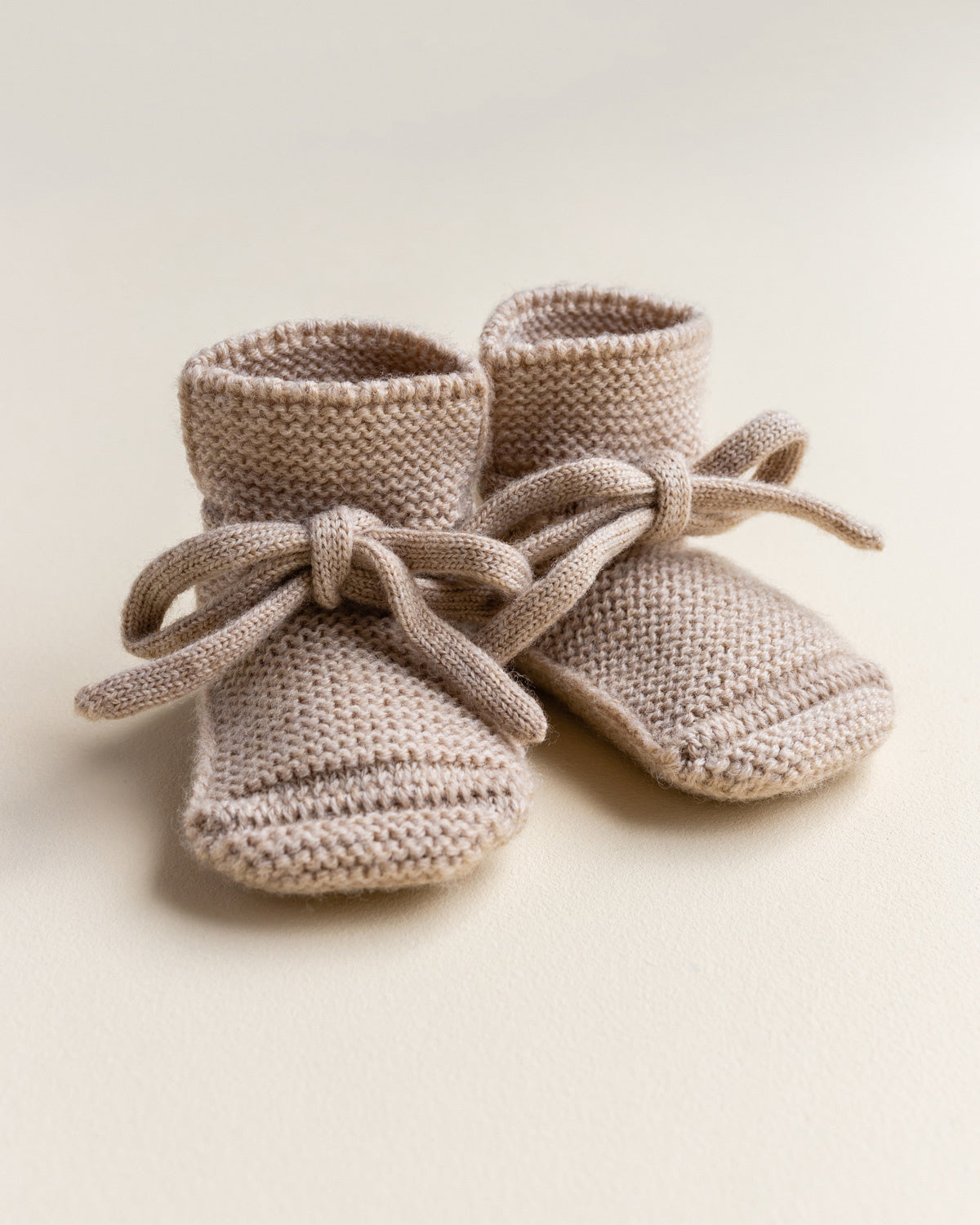 hvid-Slofjes-van-merino-wol---sand
