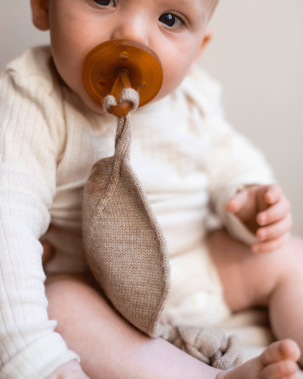 hvid-titi-comforter-colour-sand