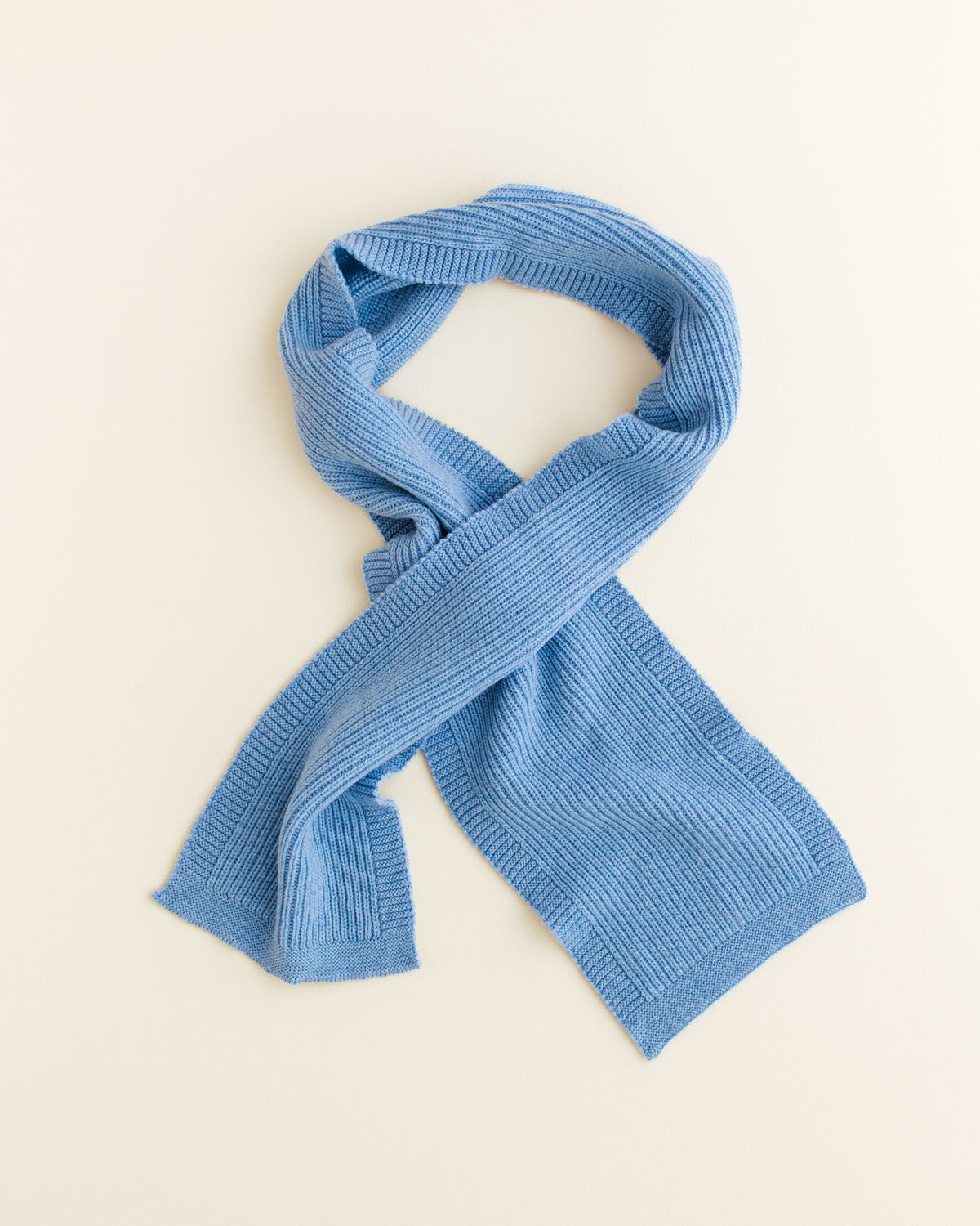 Hvid-Wollen-sjaal-Gustave---light-blue