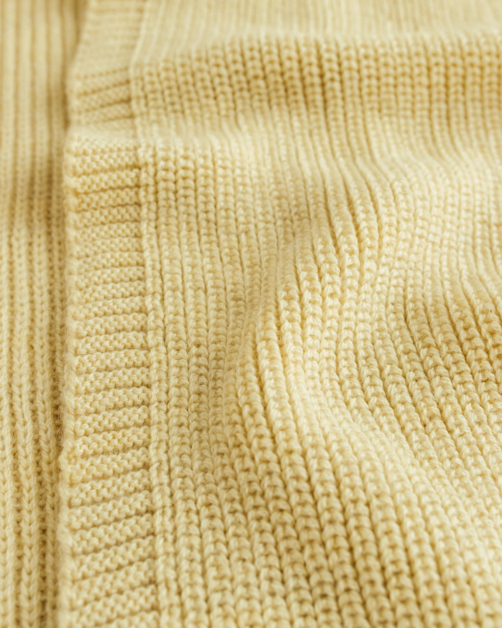 Hvid-Wollen-sjaal-Gustave---light-yellow-4