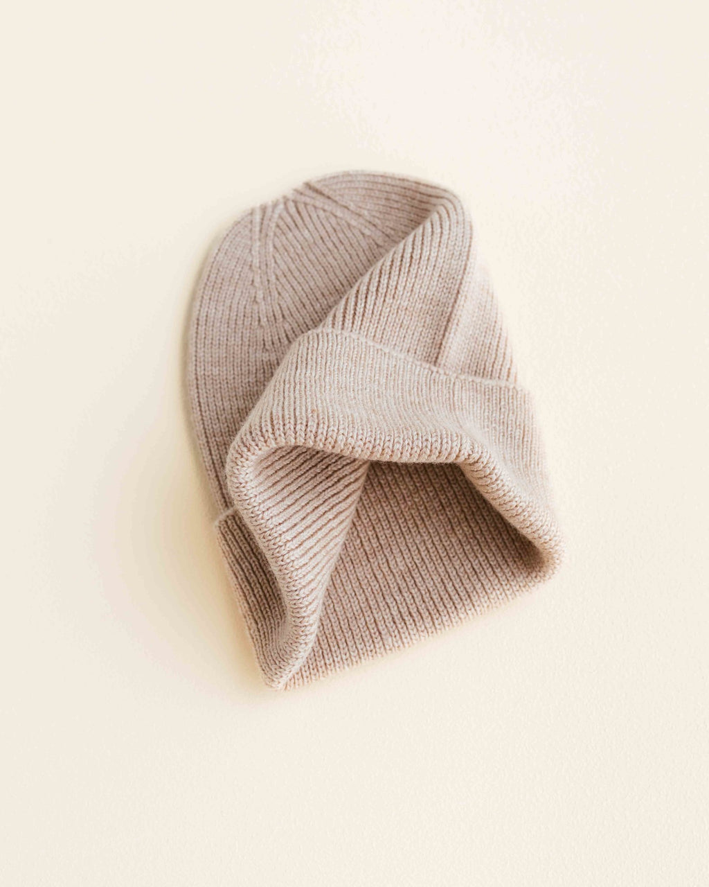 hviud Ribbeanie newborn Fonzie - sand  2