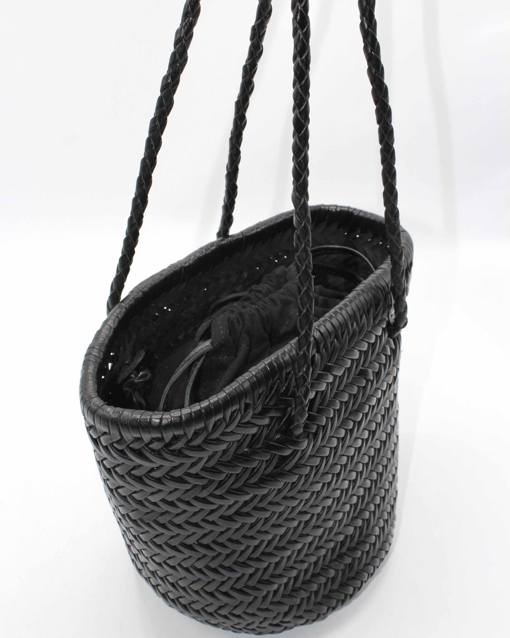 img-3856-carmel-bucket-zwart-2