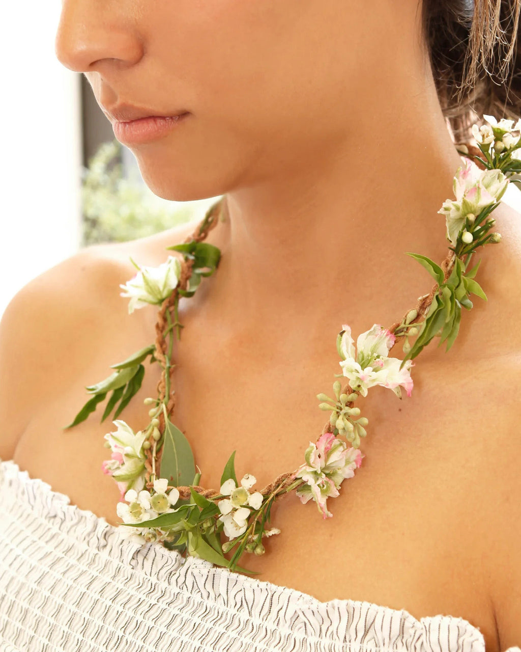 kikkerland Fresh flower necklace 3