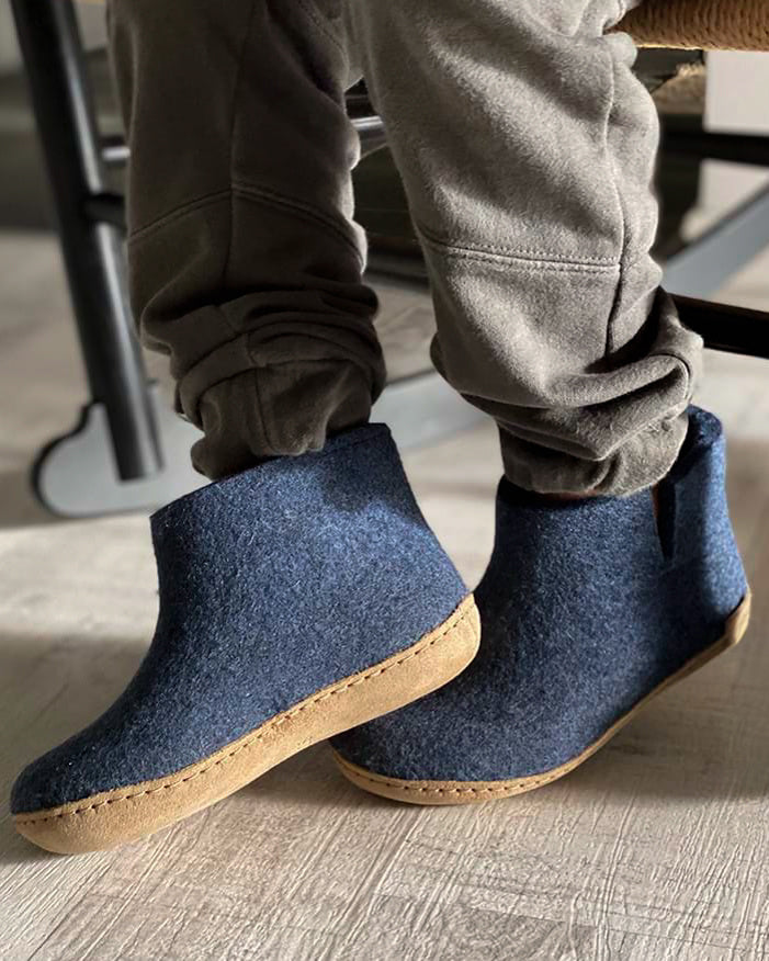 Kindersloffen van wol hoog model - blauw