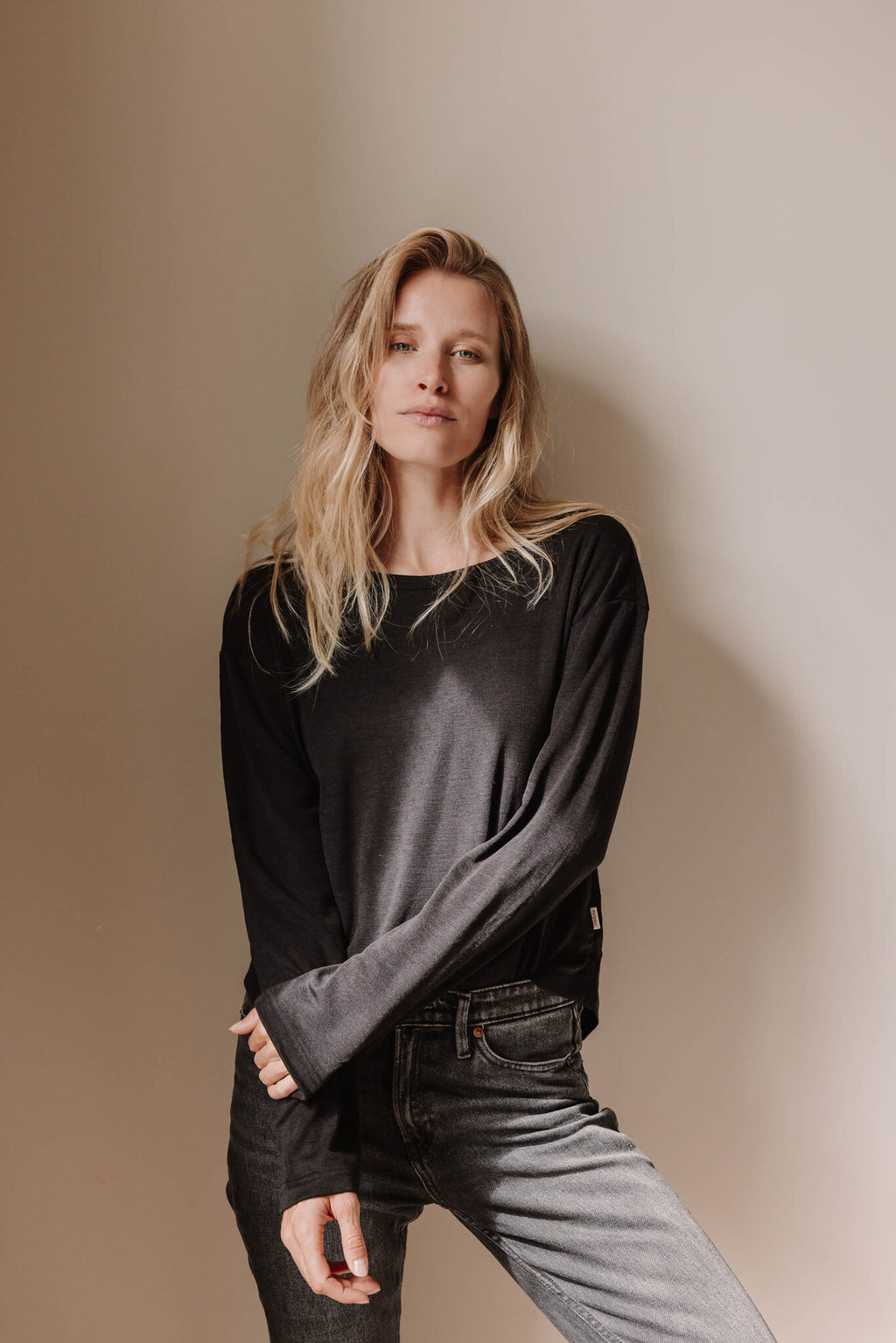 mari-relaxed-fit-longsleeve-van-wol-ribpatroon-zwa