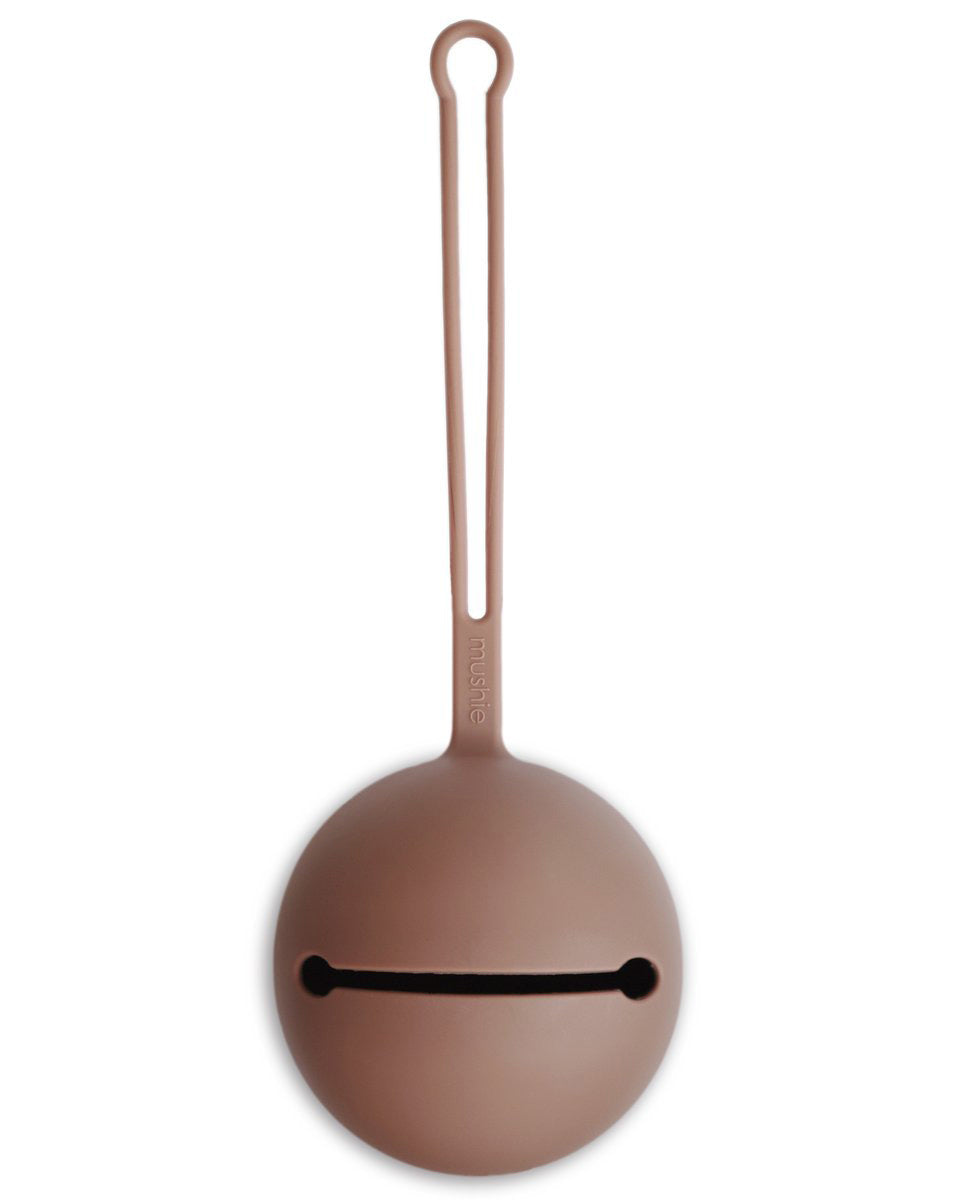 Mushie_pacifier_holder_baby_Woodchuck
