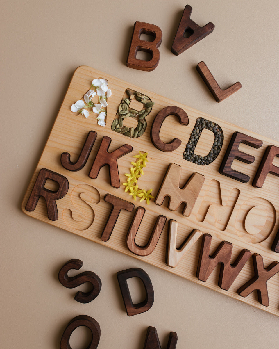 Oyuncak letter puzzle