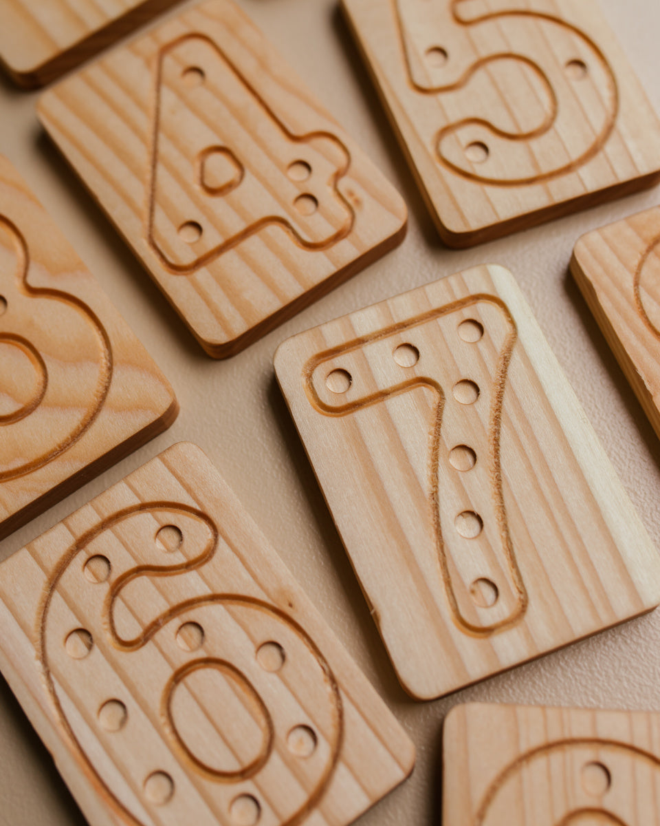 Oyuncak wooden number holes