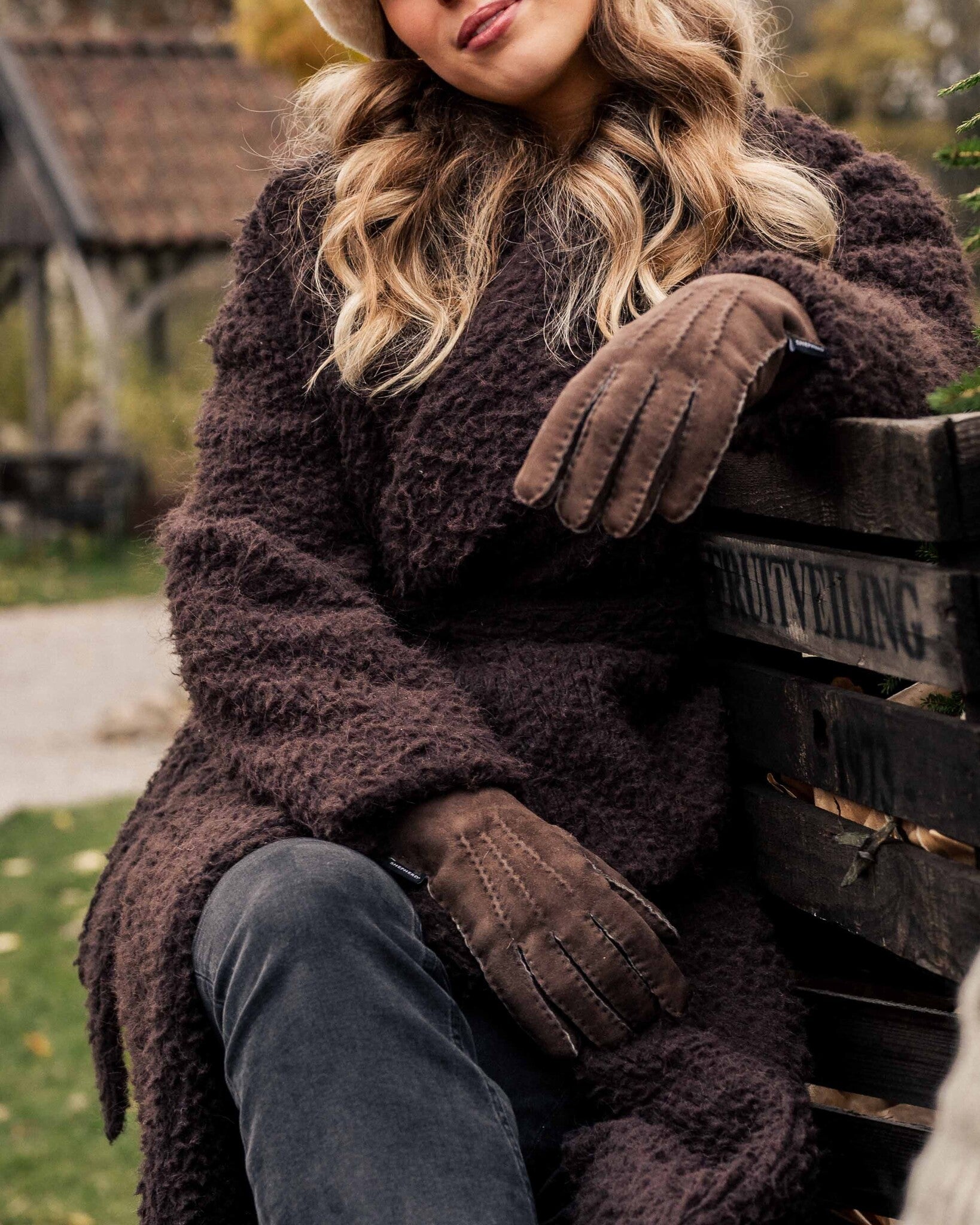 Shepherd-of-Sweden-handschoenen-donker-bruin-1003037-moro_4