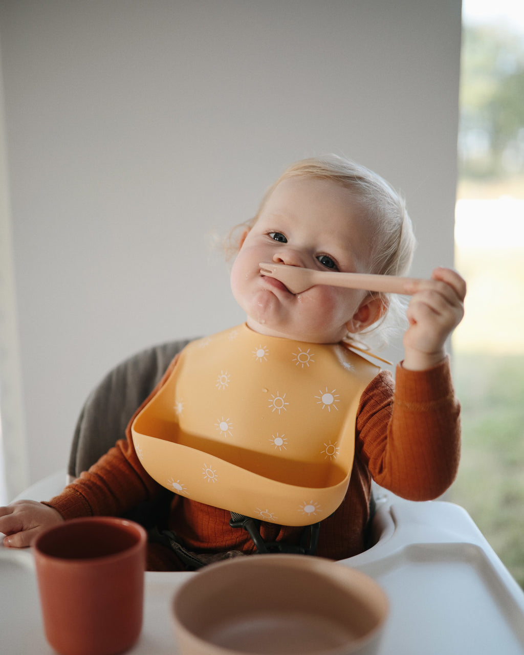 Silicon-bibs-sun-yellow-mushie