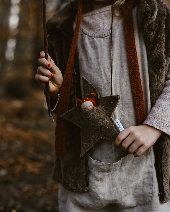studio_motane_felted_star_pockets_rust_fawn