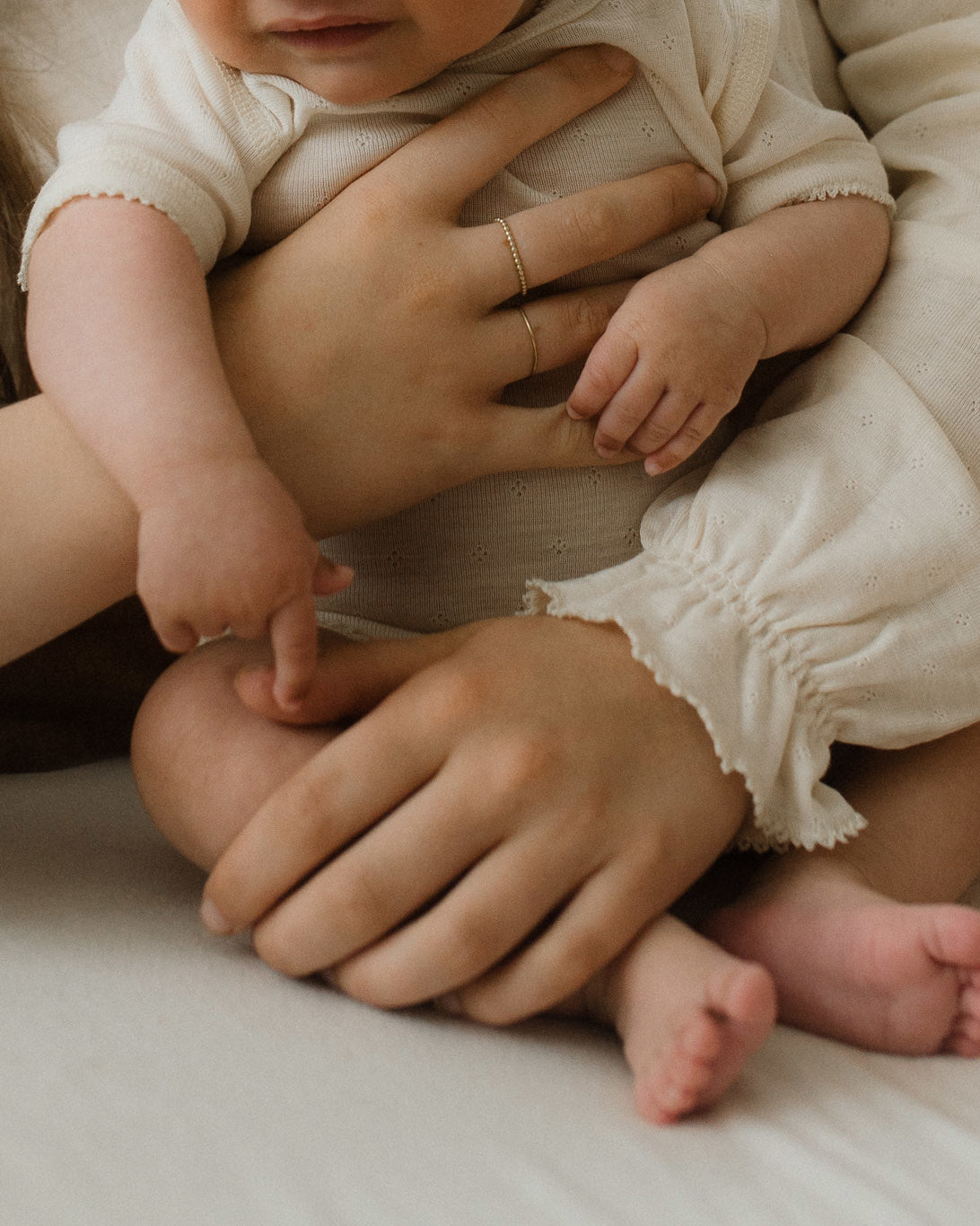 unaduna-baby-body-short-sleeves-wool-silk-pointell