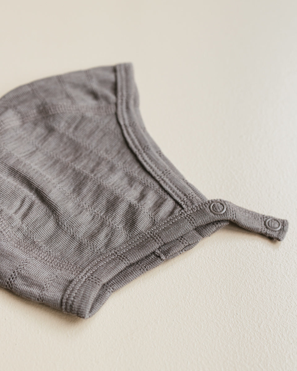 unaduna Mutsje met drukknoopje streepjes pointelle wol:zijde - hazel 2