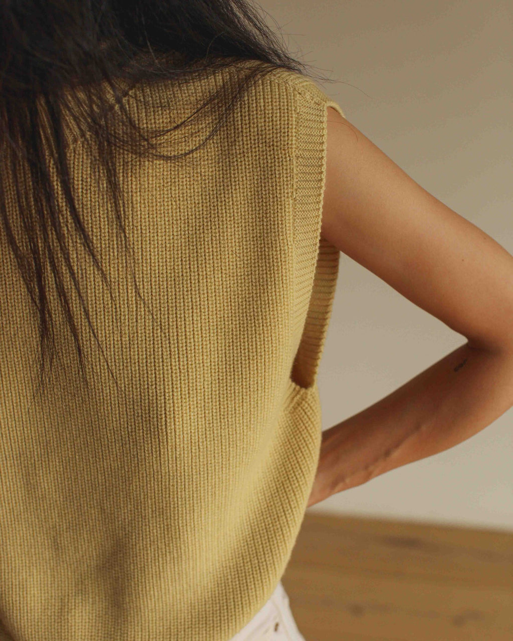 VEST HELLE LIGHT YELLOW  DETAIL