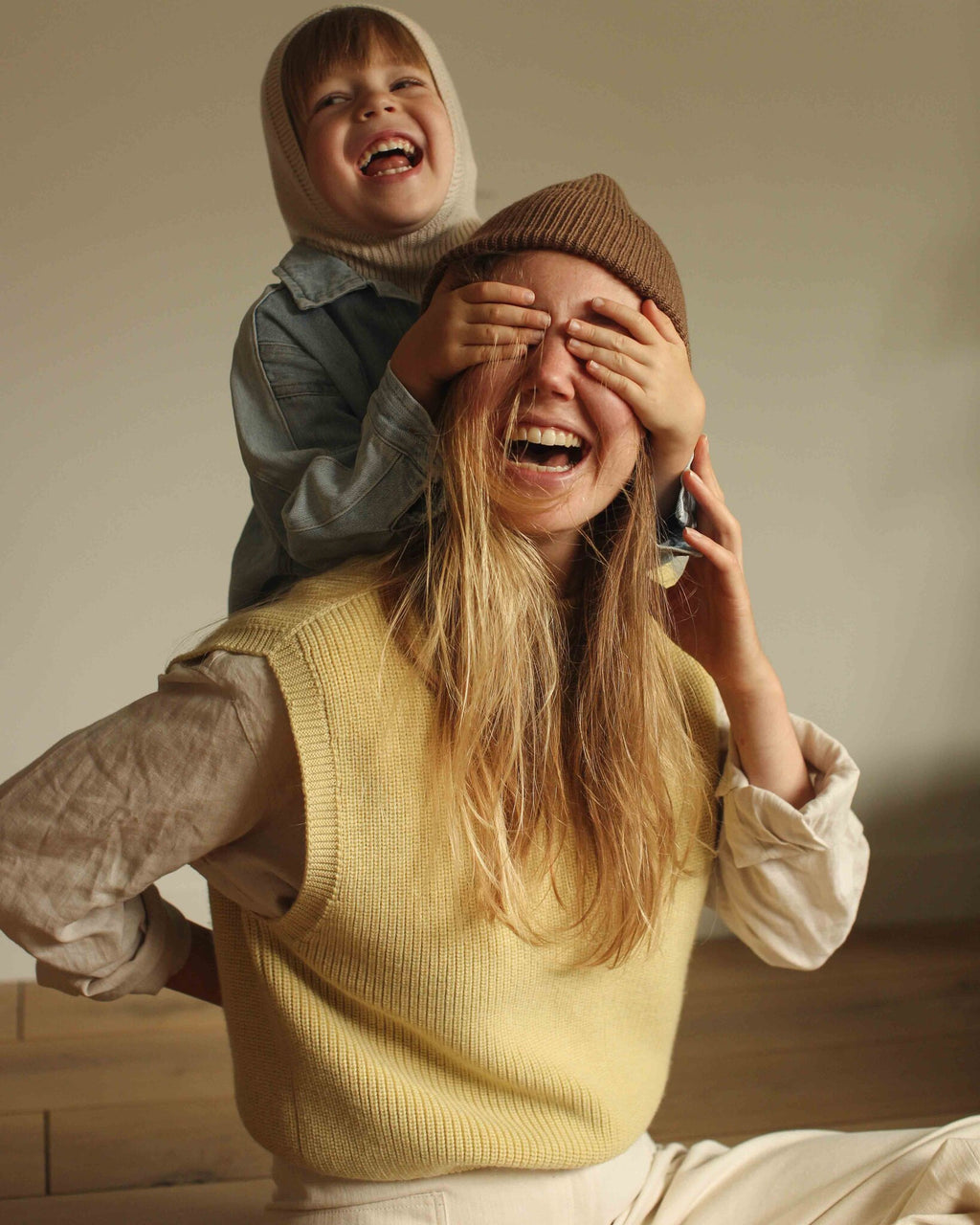 VEST HELLE LIGHT YELLOW LIFESTYLE