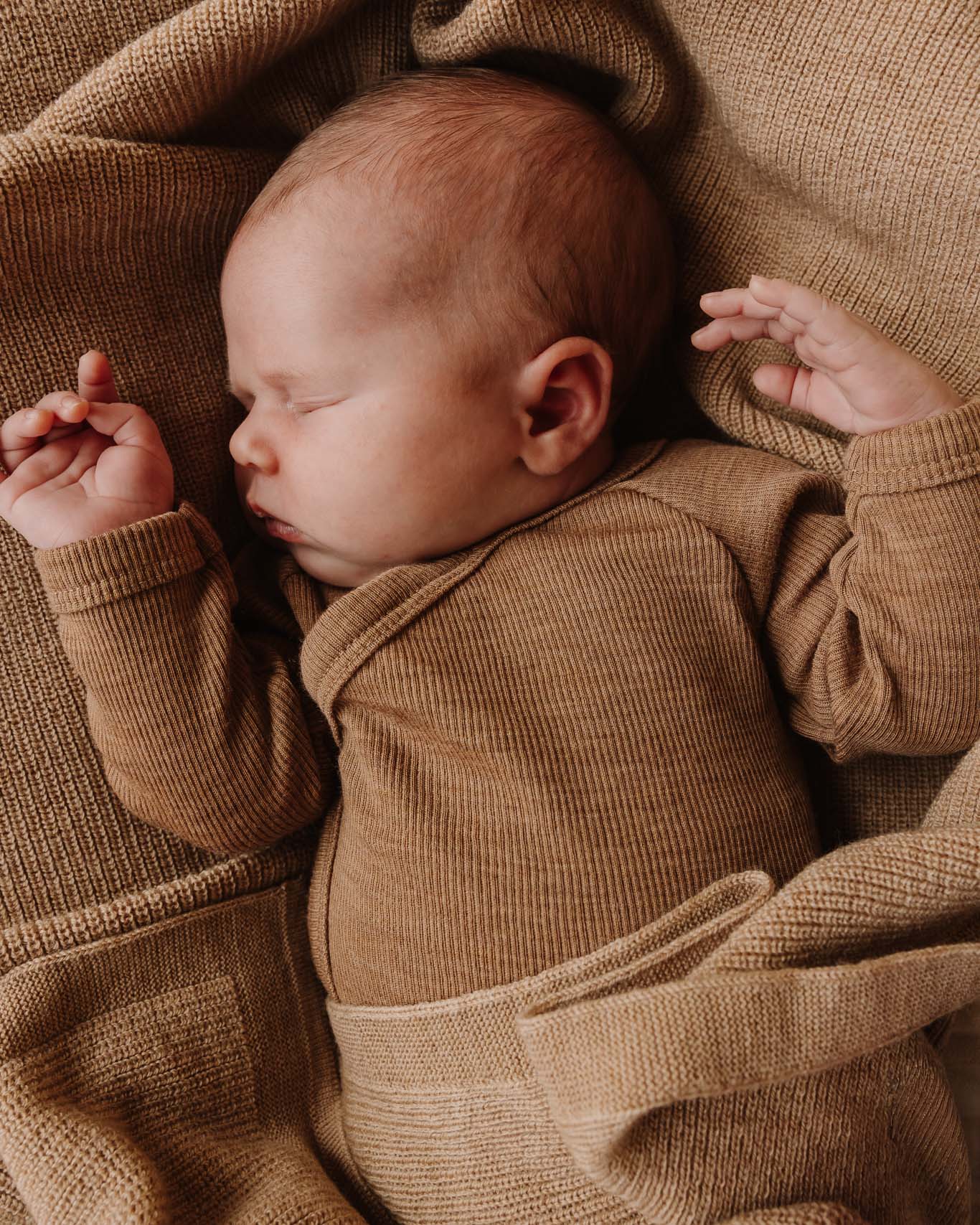 Wrap around body tiny rib wool -  semla